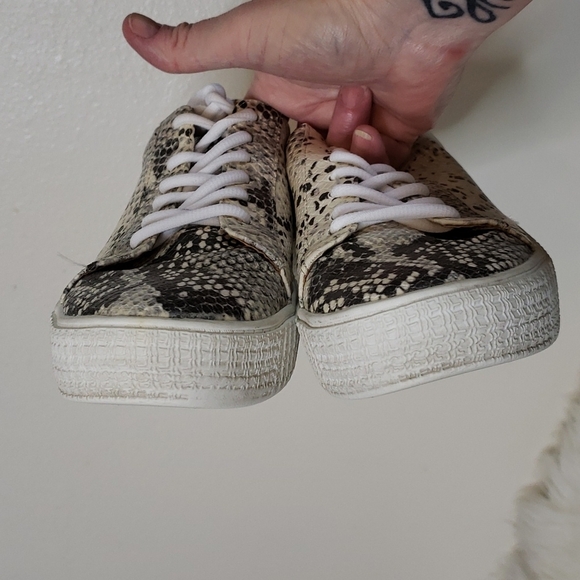 Steve Madden Oleta PU Leather Snakeskin Sneakers Coated Leather Womens Summer - Picture 7 of 12